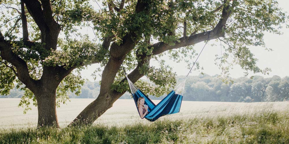  How much space do I need to hang my hammock properly?