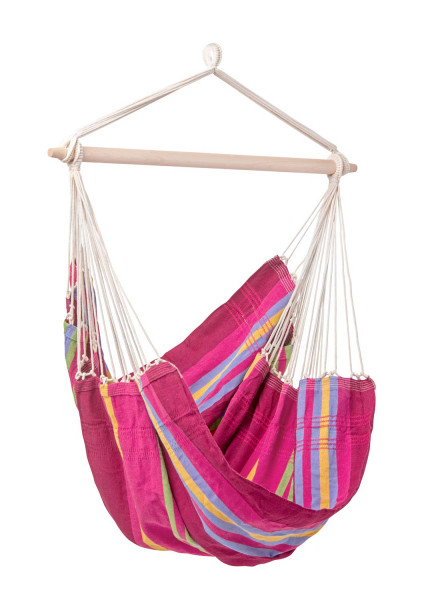 The colourful AMAZONAS Brasil hanging chair is made in traditional Brazilian handicraft and garantuees perfect relaxation